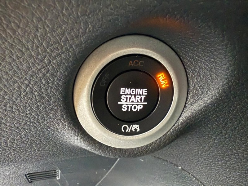 Chrysler Pacifica Vehicle Full-screen Gallery Image 25