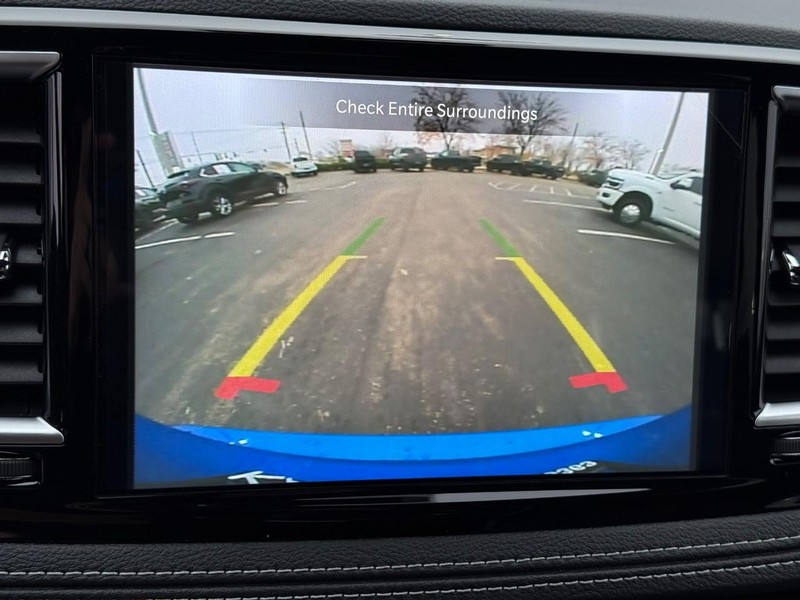 Chrysler Pacifica Vehicle Full-screen Gallery Image 27