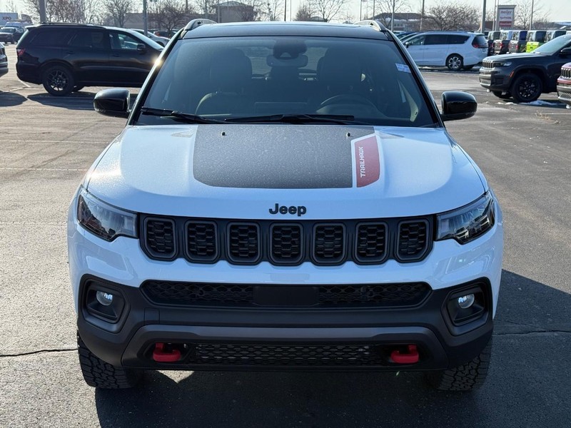 Jeep Compass Vehicle Full-screen Gallery Image 10
