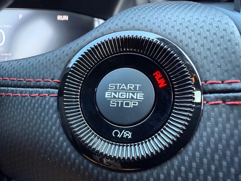 Jeep Compass Vehicle Full-screen Gallery Image 23