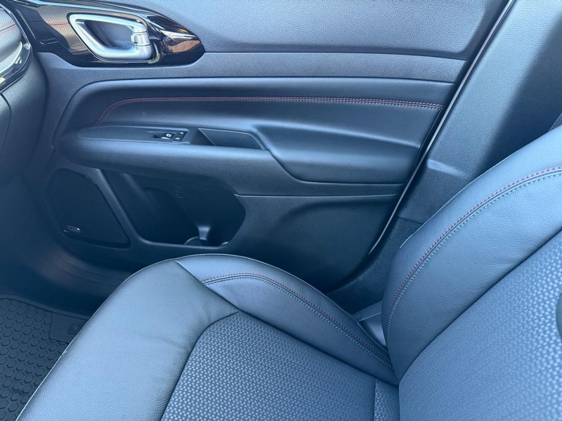 Jeep Compass Vehicle Full-screen Gallery Image 28