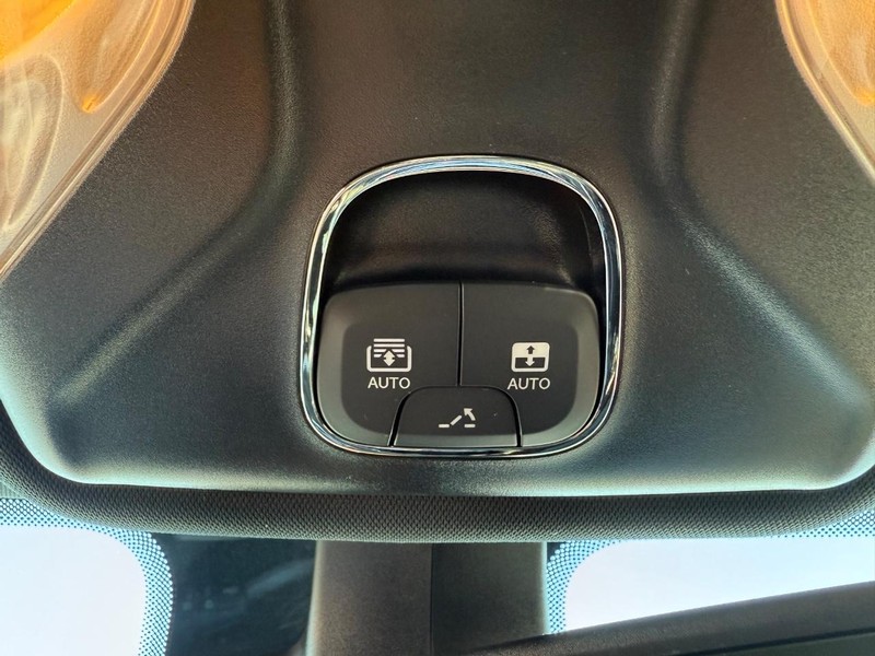 Jeep Compass Vehicle Full-screen Gallery Image 29