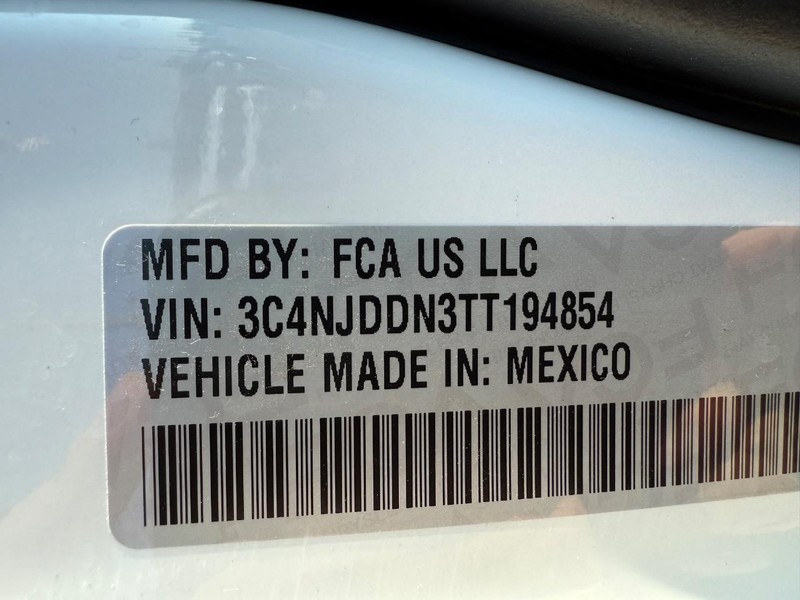 Jeep Compass Vehicle Full-screen Gallery Image 33