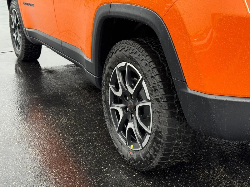 Jeep Compass Vehicle Full-screen Gallery Image 6