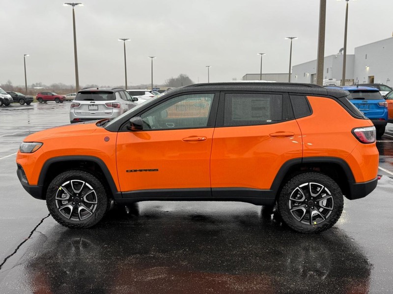 Jeep Compass Vehicle Full-screen Gallery Image 7