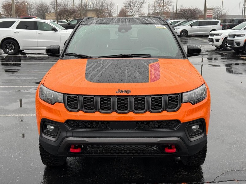Jeep Compass Vehicle Full-screen Gallery Image 9