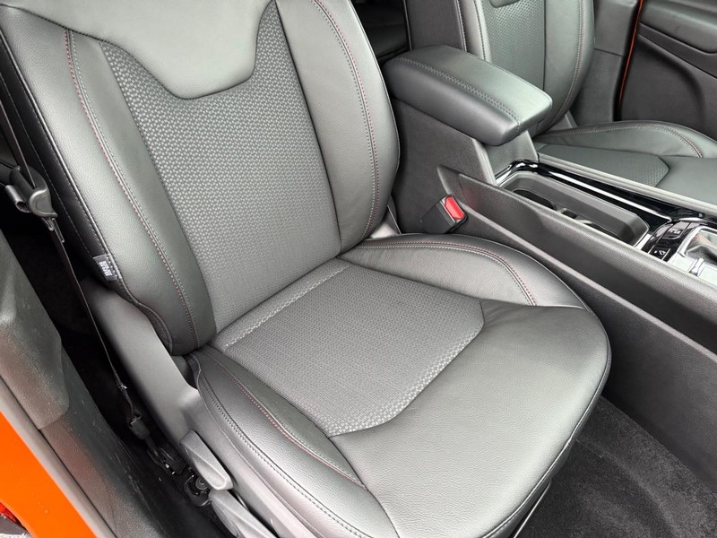 Jeep Compass Vehicle Full-screen Gallery Image 15