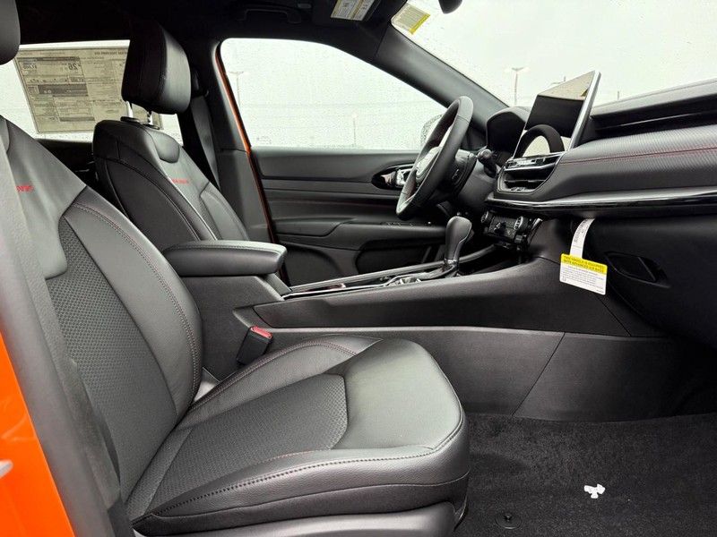 Jeep Compass Vehicle Full-screen Gallery Image 16