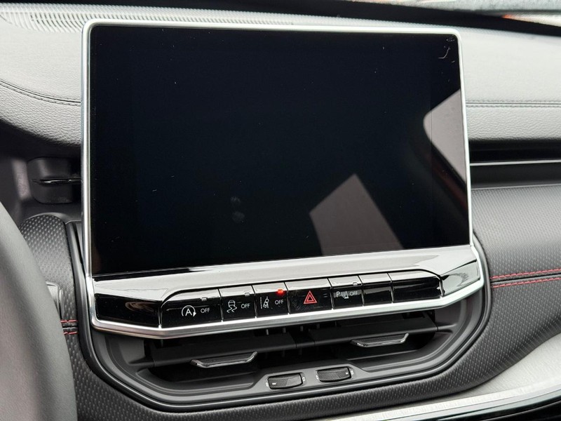 Jeep Compass Vehicle Full-screen Gallery Image 23