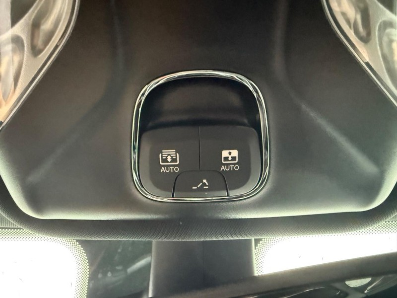 Jeep Compass Vehicle Full-screen Gallery Image 27