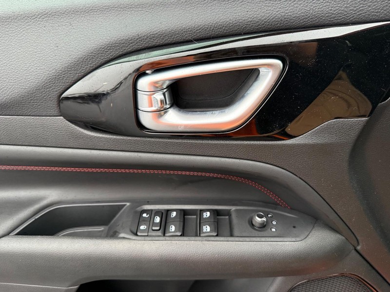 Jeep Compass Vehicle Full-screen Gallery Image 30