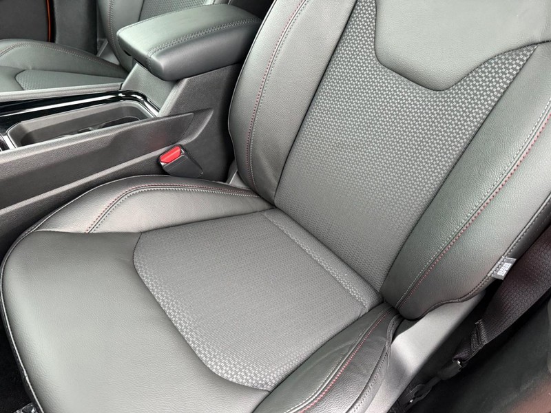 Jeep Compass Vehicle Full-screen Gallery Image 31