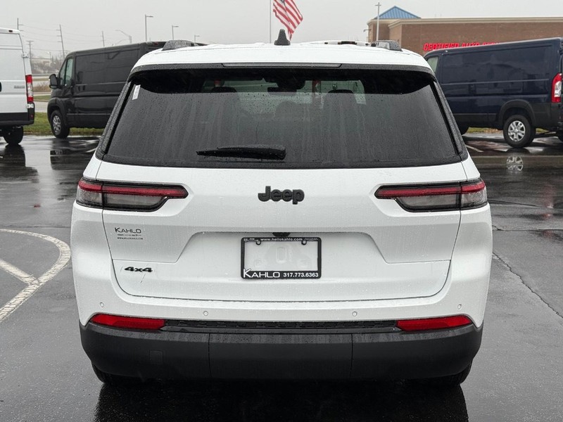 Jeep Grand Cherokee L Vehicle Full-screen Gallery Image 4