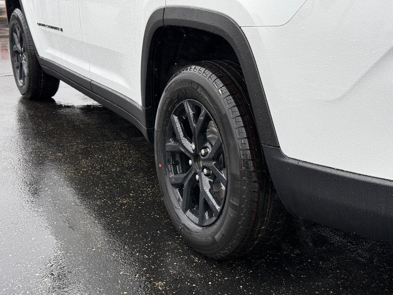 Jeep Grand Cherokee L Vehicle Full-screen Gallery Image 6