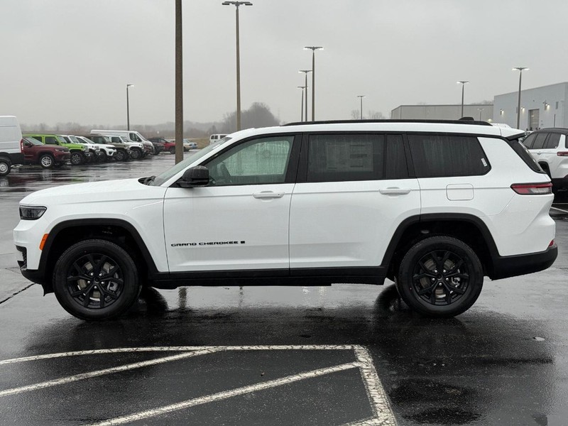 Jeep Grand Cherokee L Vehicle Full-screen Gallery Image 9