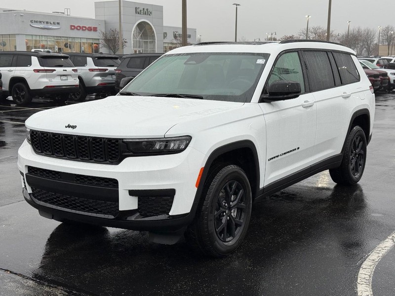 Jeep Grand Cherokee L Vehicle Full-screen Gallery Image 10