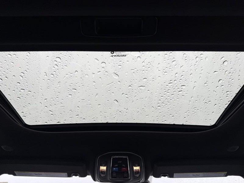 Jeep Grand Cherokee L Vehicle Full-screen Gallery Image 15