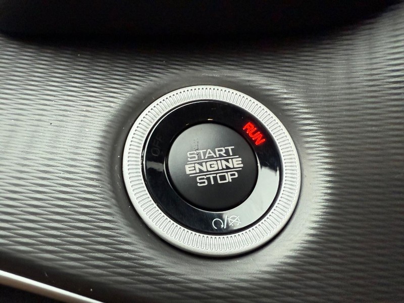 Jeep Grand Cherokee L Vehicle Full-screen Gallery Image 25