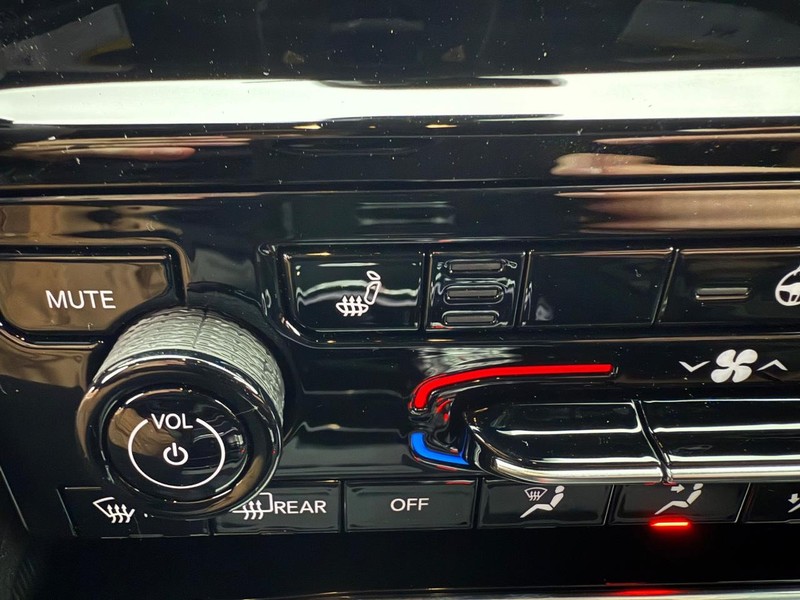 Jeep Grand Cherokee L Vehicle Full-screen Gallery Image 26