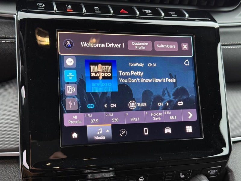 Jeep Grand Cherokee L Vehicle Full-screen Gallery Image 27