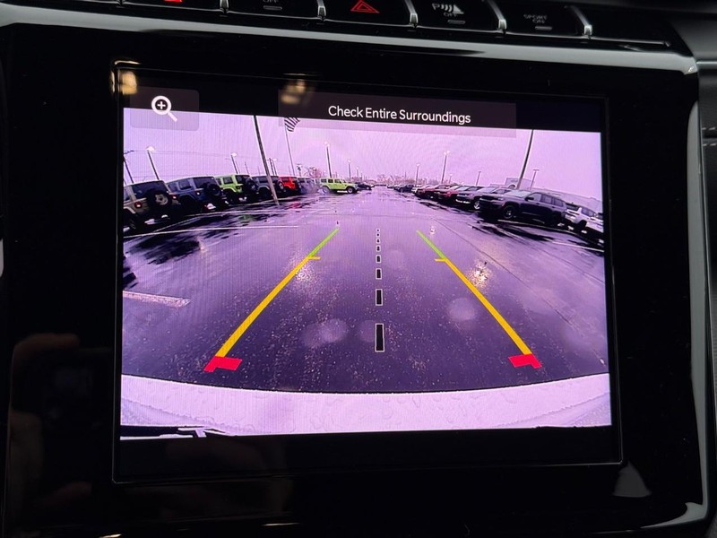 Jeep Grand Cherokee L Vehicle Full-screen Gallery Image 28