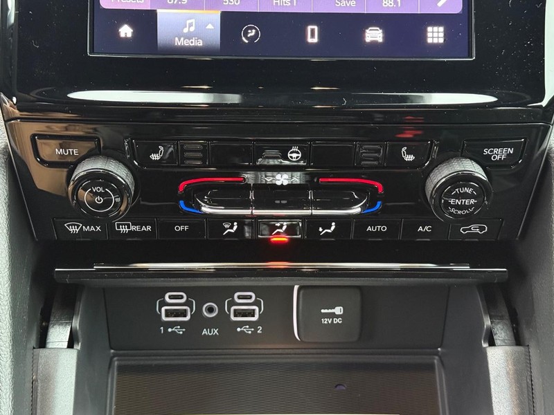 Jeep Grand Cherokee L Vehicle Full-screen Gallery Image 29