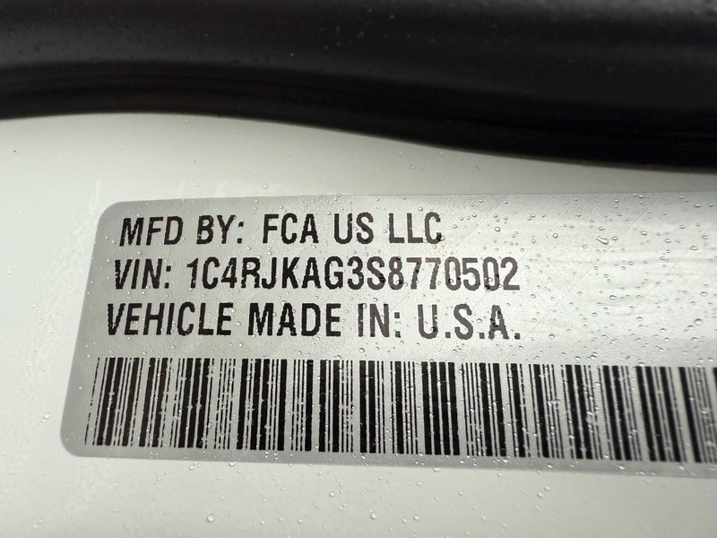 Jeep Grand Cherokee L Vehicle Full-screen Gallery Image 36