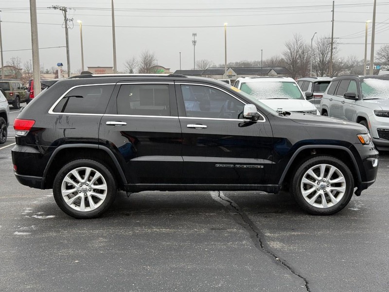 Jeep Grand Cherokee Vehicle Full-screen Gallery Image 2