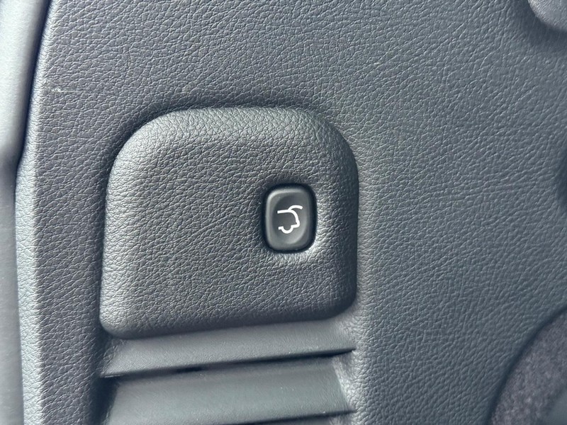 Jeep Grand Cherokee Vehicle Full-screen Gallery Image 8