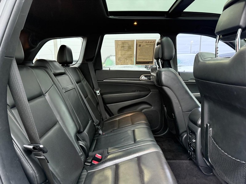 Jeep Grand Cherokee Vehicle Full-screen Gallery Image 12