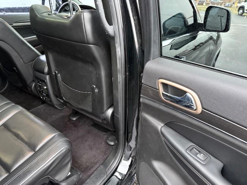 Jeep Grand Cherokee Vehicle Full-screen Gallery Image 13