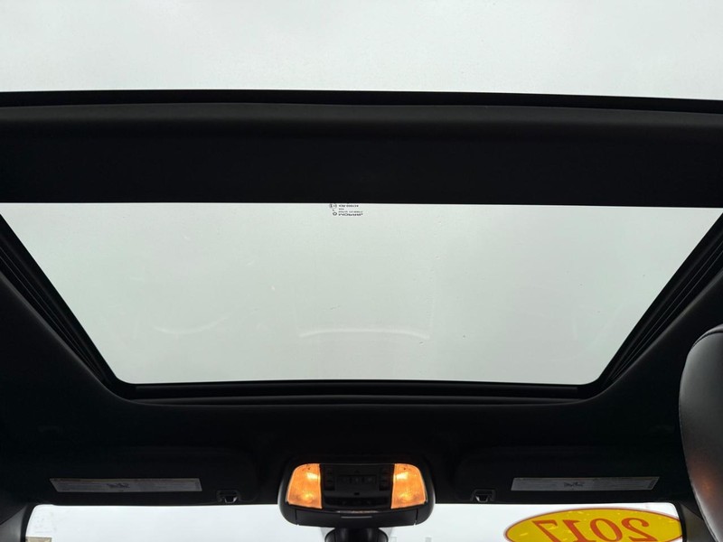 Jeep Grand Cherokee Vehicle Full-screen Gallery Image 14