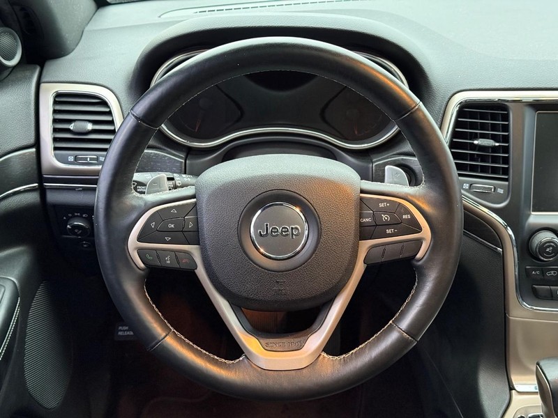 Jeep Grand Cherokee Vehicle Full-screen Gallery Image 16