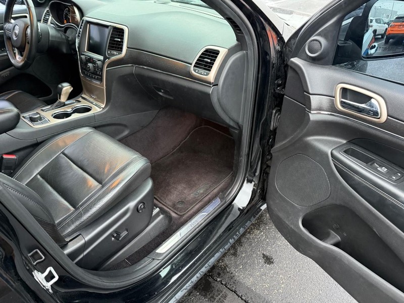 Jeep Grand Cherokee Vehicle Full-screen Gallery Image 17