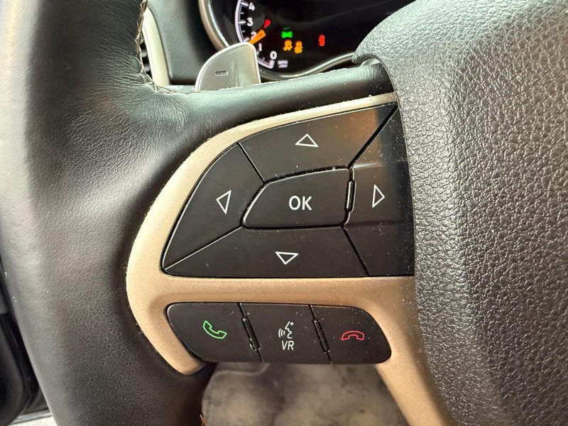 Jeep Grand Cherokee Vehicle Full-screen Gallery Image 22