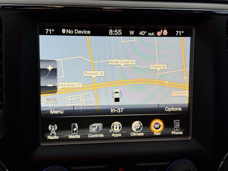 Jeep Grand Cherokee Vehicle Full-screen Gallery Image 25