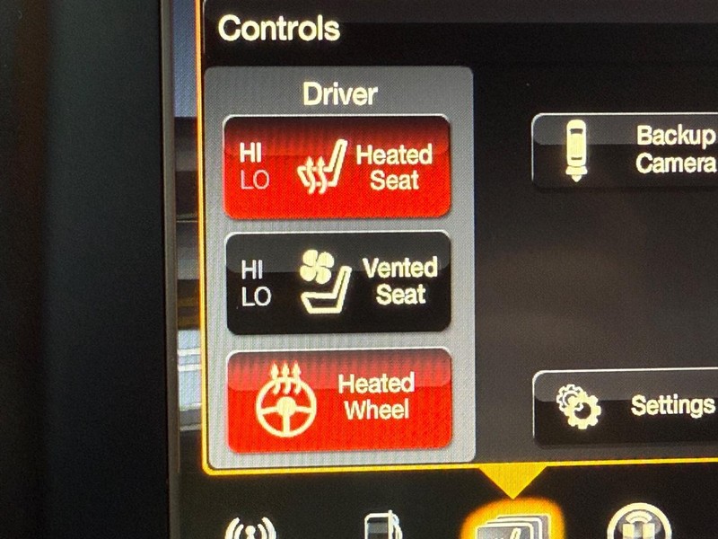 Jeep Grand Cherokee Vehicle Full-screen Gallery Image 27