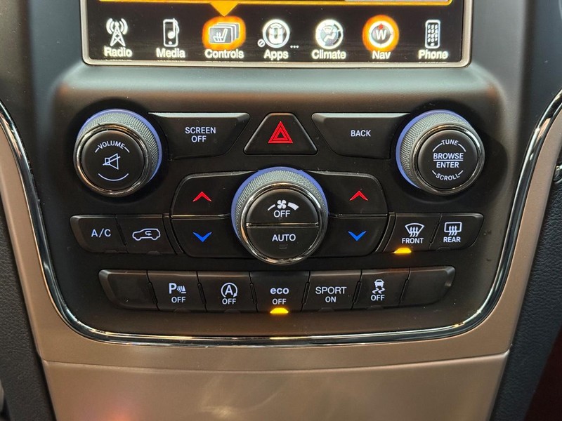 Jeep Grand Cherokee Vehicle Full-screen Gallery Image 28