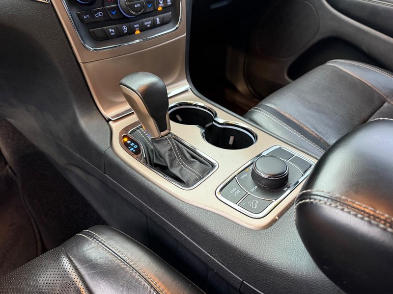 Jeep Grand Cherokee Vehicle Full-screen Gallery Image 29