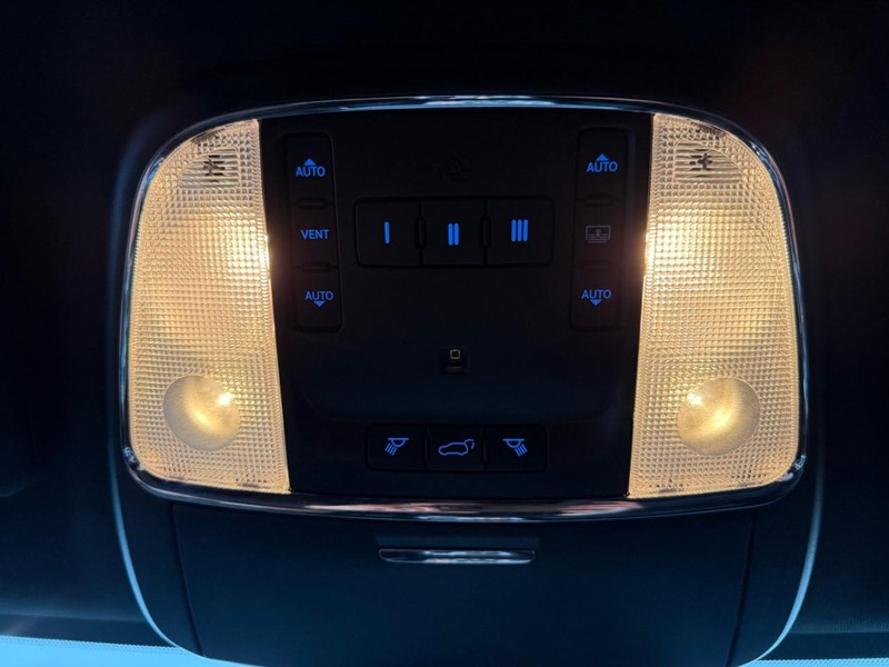 Jeep Grand Cherokee Vehicle Full-screen Gallery Image 31