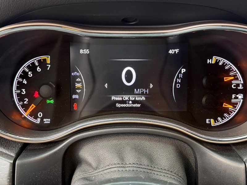 Jeep Grand Cherokee Vehicle Full-screen Gallery Image 32