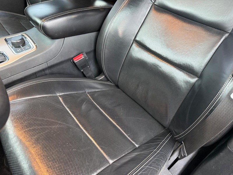 Jeep Grand Cherokee Vehicle Full-screen Gallery Image 34