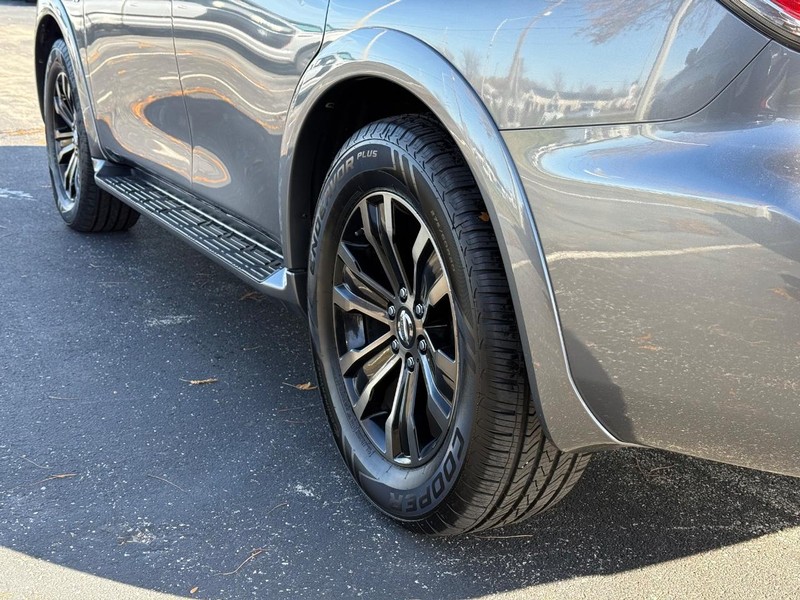 Nissan Armada Vehicle Full-screen Gallery Image 6