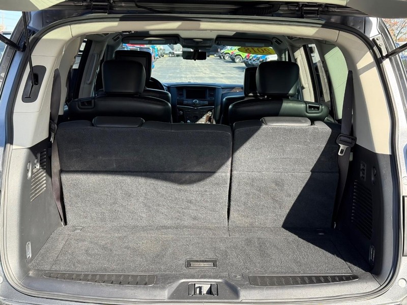 Nissan Armada Vehicle Full-screen Gallery Image 7