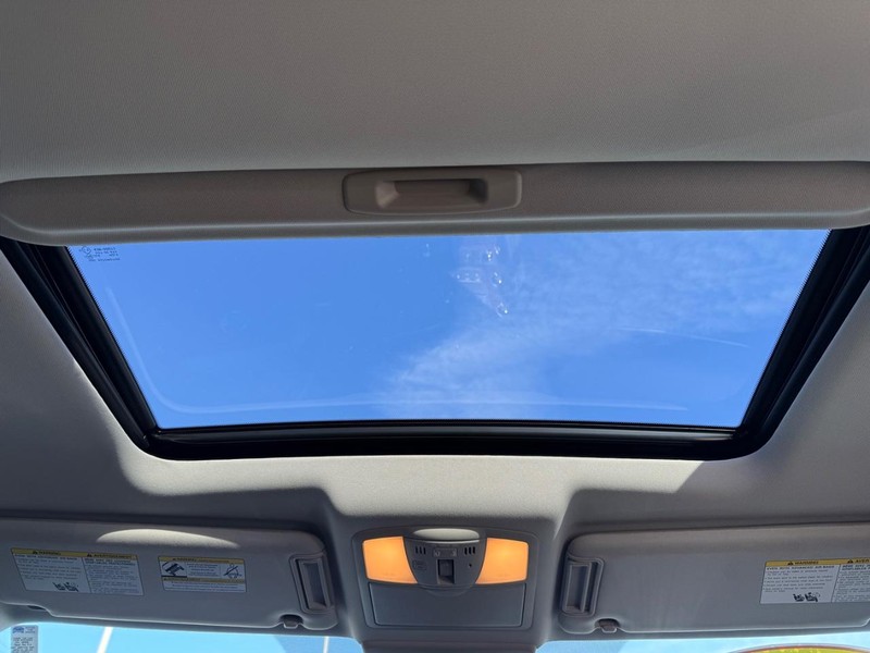 Nissan Armada Vehicle Full-screen Gallery Image 14