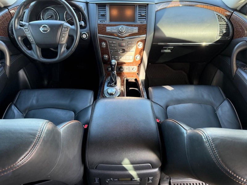 Nissan Armada Vehicle Full-screen Gallery Image 15