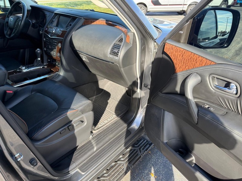 Nissan Armada Vehicle Full-screen Gallery Image 17
