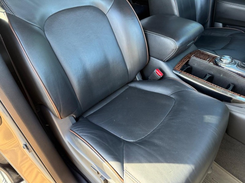 Nissan Armada Vehicle Full-screen Gallery Image 18