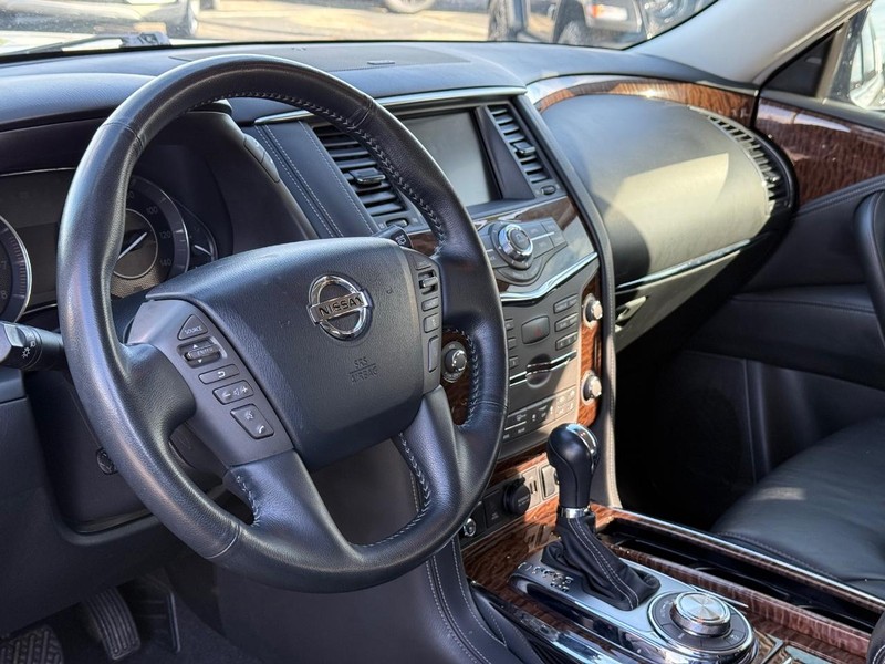 Nissan Armada Vehicle Full-screen Gallery Image 21