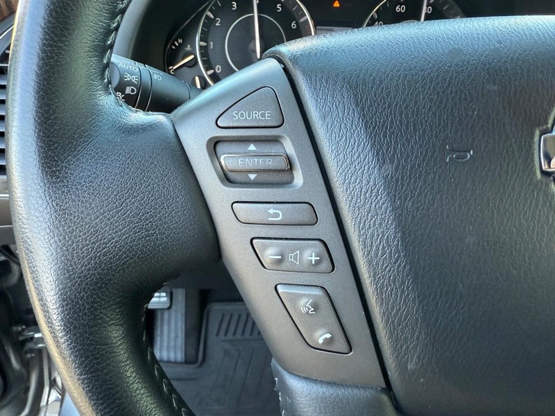 Nissan Armada Vehicle Full-screen Gallery Image 22